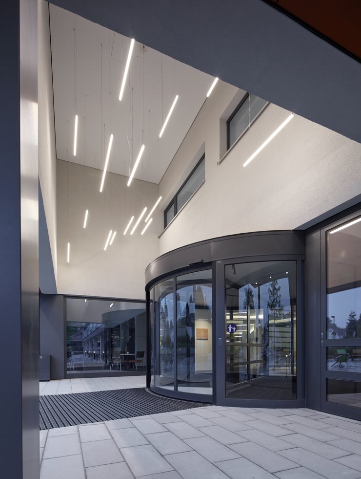 AKH-Ce-EF-160811-384k@2x